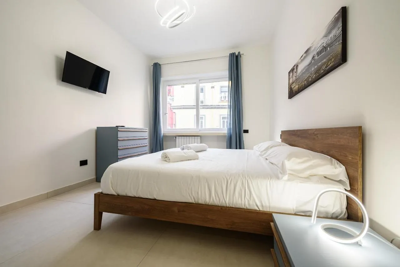 Apartment Via Niccolo Tommaseo 4 - Appartamento 2 Naples